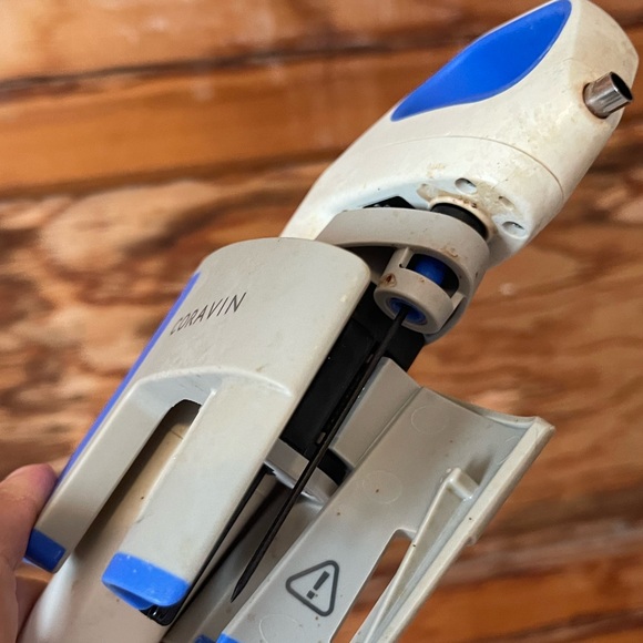 Coravin 100015 Model One Advanced Wine Bottle Opener and Preservation System - Picture 5 of 9